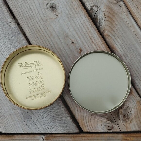 Delightful Collin Street Bakery Tin DeLuxe Round Tin with Christmas Scene - Picture 4 of 4